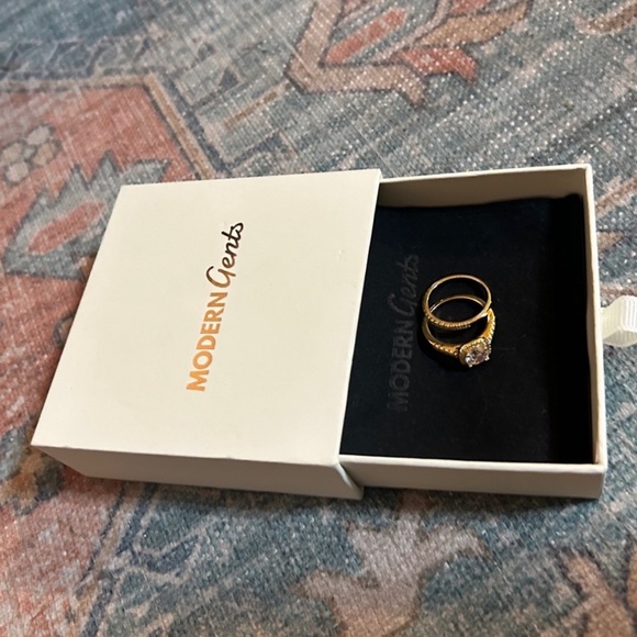 NIB MODERN GENTS Set of 2 Rings The Evermore Gold Wedding/ Engagement Set - Sz 7 - Picture 6 of 13